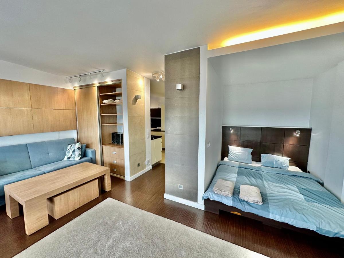 Top Metro X2 Fast Wifi 400 Mbs 70'Tv Netflix Hbo Max Appletv+ Disney+ Warsaw Luaran gambar