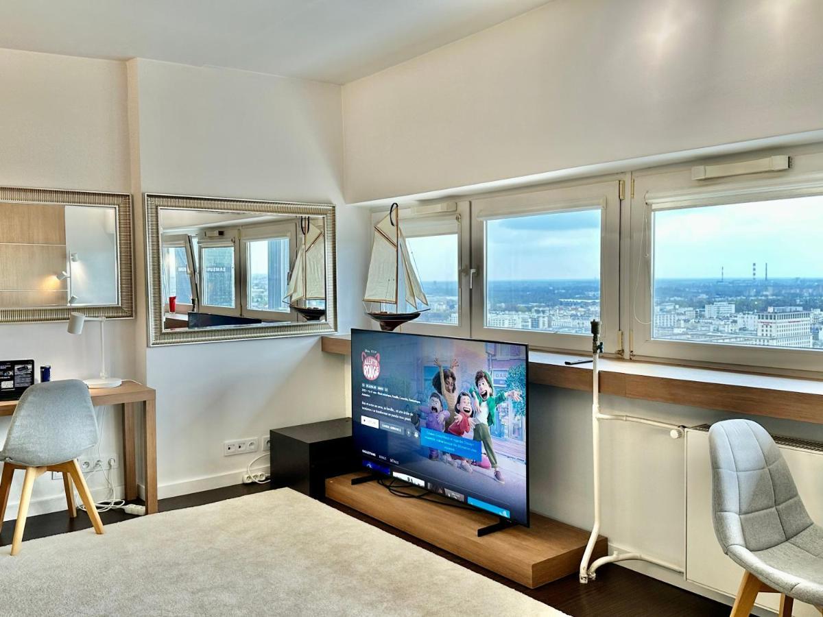 Top Metro X2 Fast Wifi 400 Mbs 70'Tv Netflix Hbo Max Appletv+ Disney+ Warsaw Luaran gambar