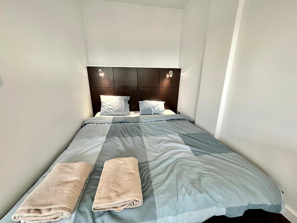 Top Metro X2 Fast Wifi 400 Mbs 70'Tv Netflix Hbo Max Appletv+ Disney+ Warsaw Luaran gambar