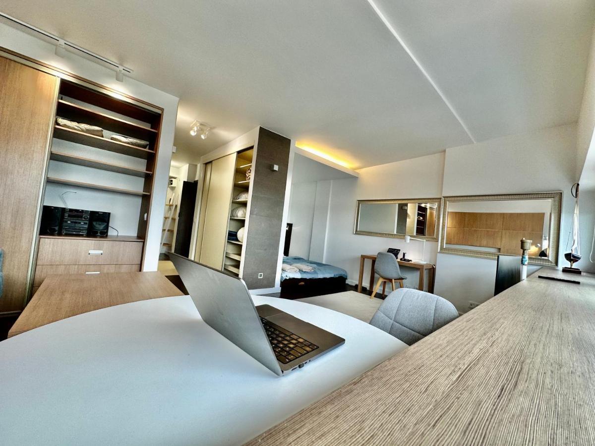 Top Metro X2 Fast Wifi 400 Mbs 70'Tv Netflix Hbo Max Appletv+ Disney+ Warsaw Luaran gambar