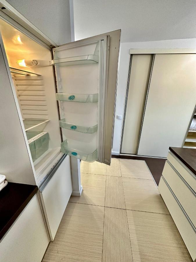 Top Metro X2 Fast Wifi 400 Mbs 70'Tv Netflix Hbo Max Appletv+ Disney+ Warsaw Luaran gambar
