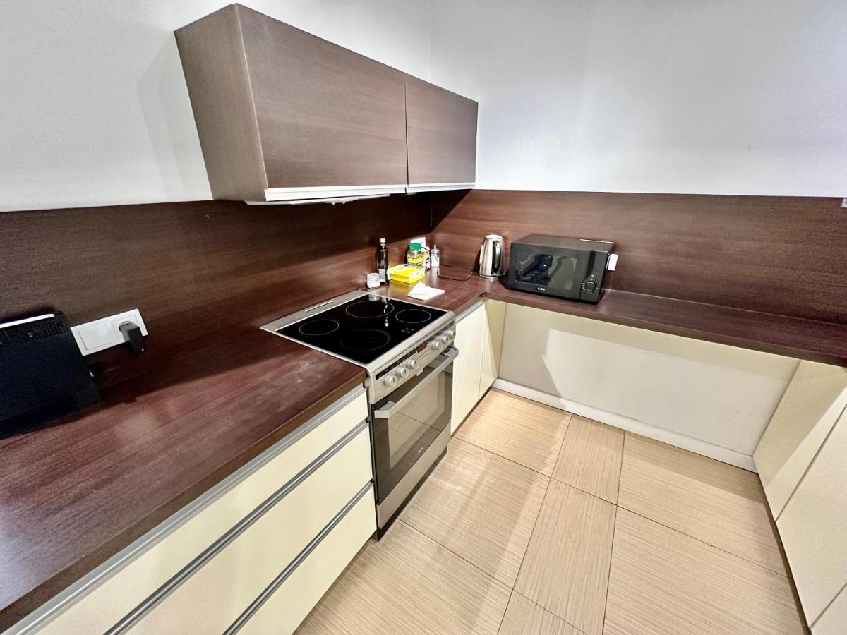 Top Metro X2 Fast Wifi 400 Mbs 70'Tv Netflix Hbo Max Appletv+ Disney+ Warsaw Luaran gambar
