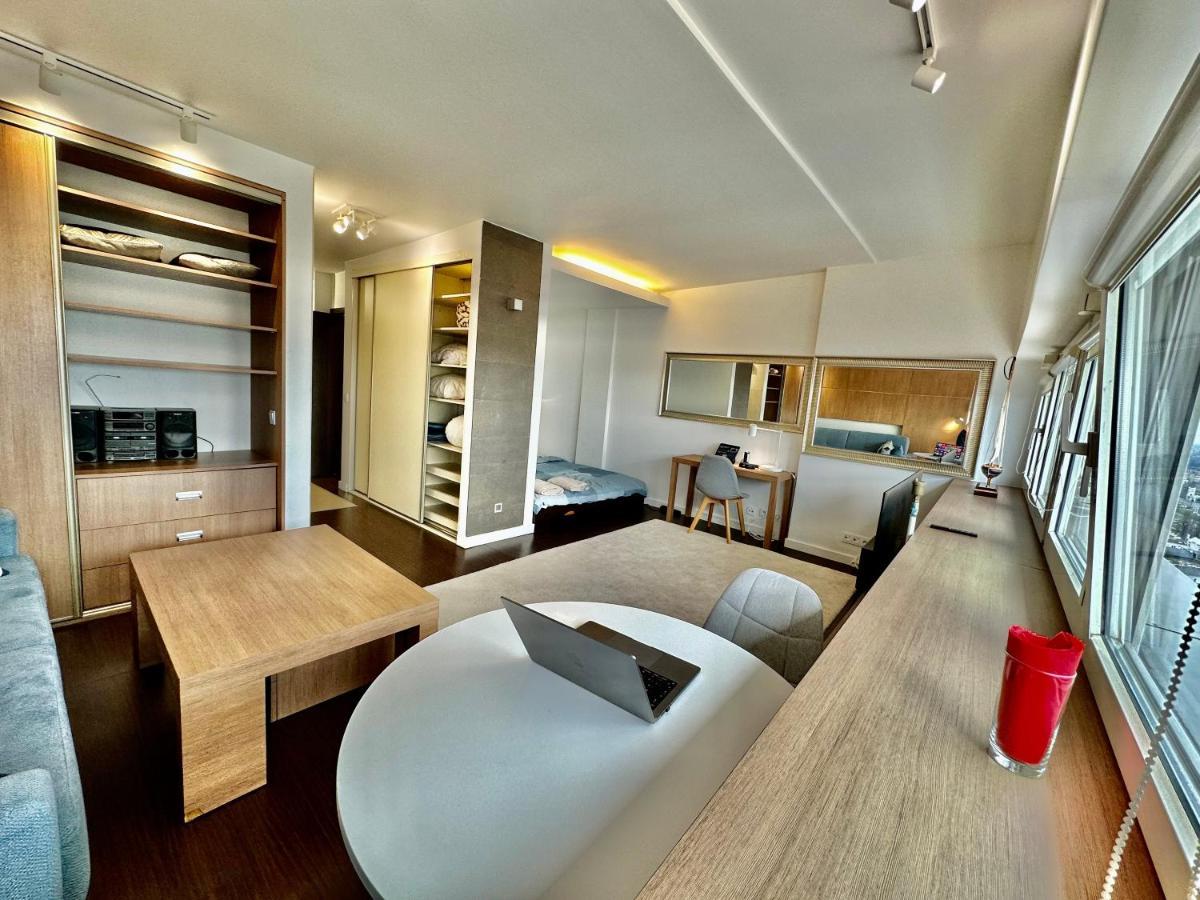 Top Metro X2 Fast Wifi 400 Mbs 70'Tv Netflix Hbo Max Appletv+ Disney+ Warsaw Luaran gambar