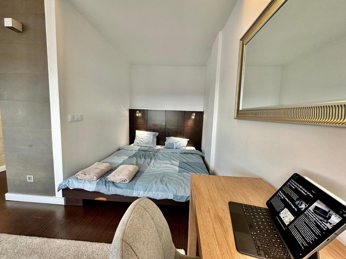 Top Metro X2 Fast Wifi 400 Mbs 70'Tv Netflix Hbo Max Appletv+ Disney+ Warsaw Luaran gambar